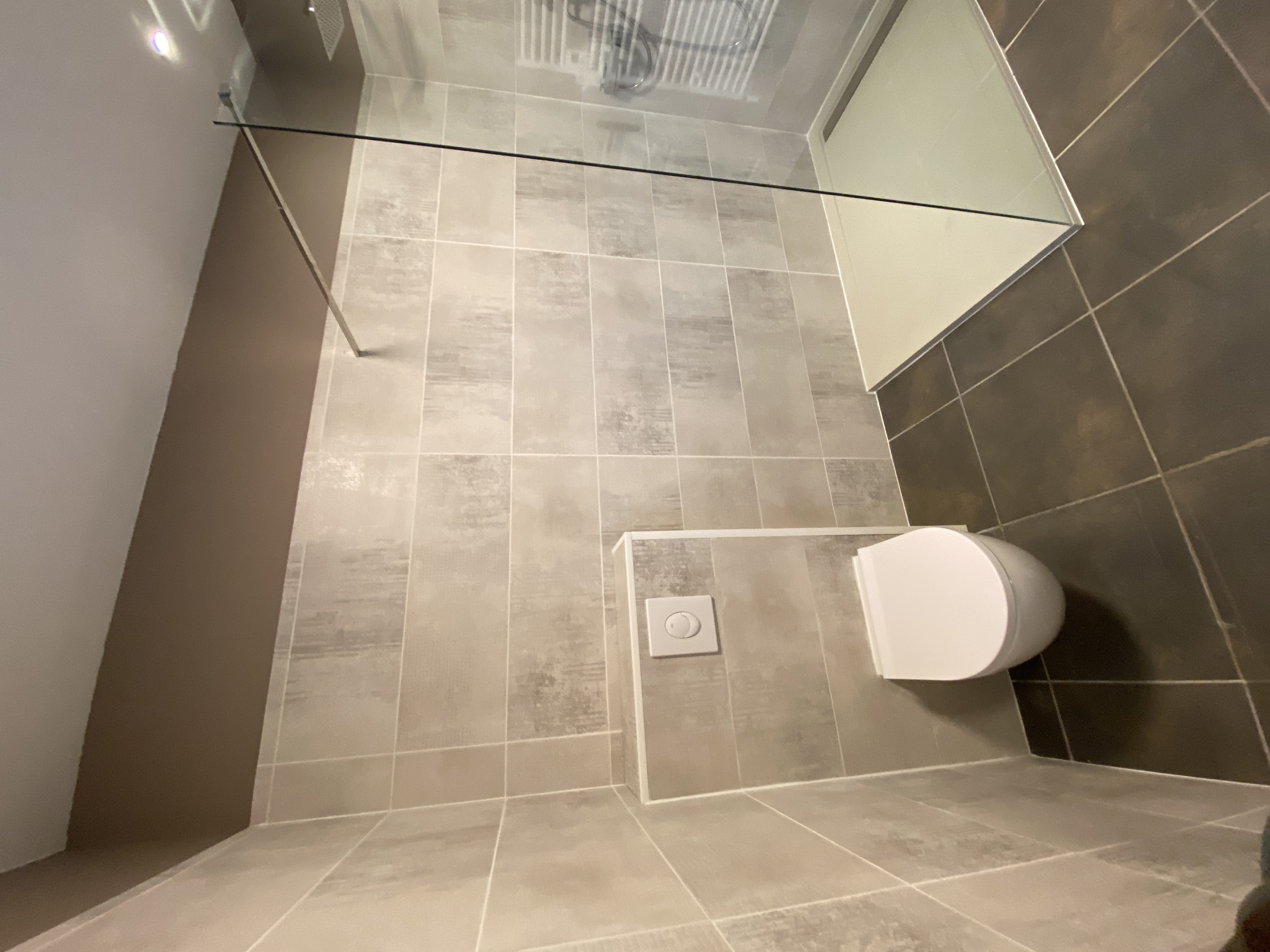 Salle de bain douche italienne WC suspendu