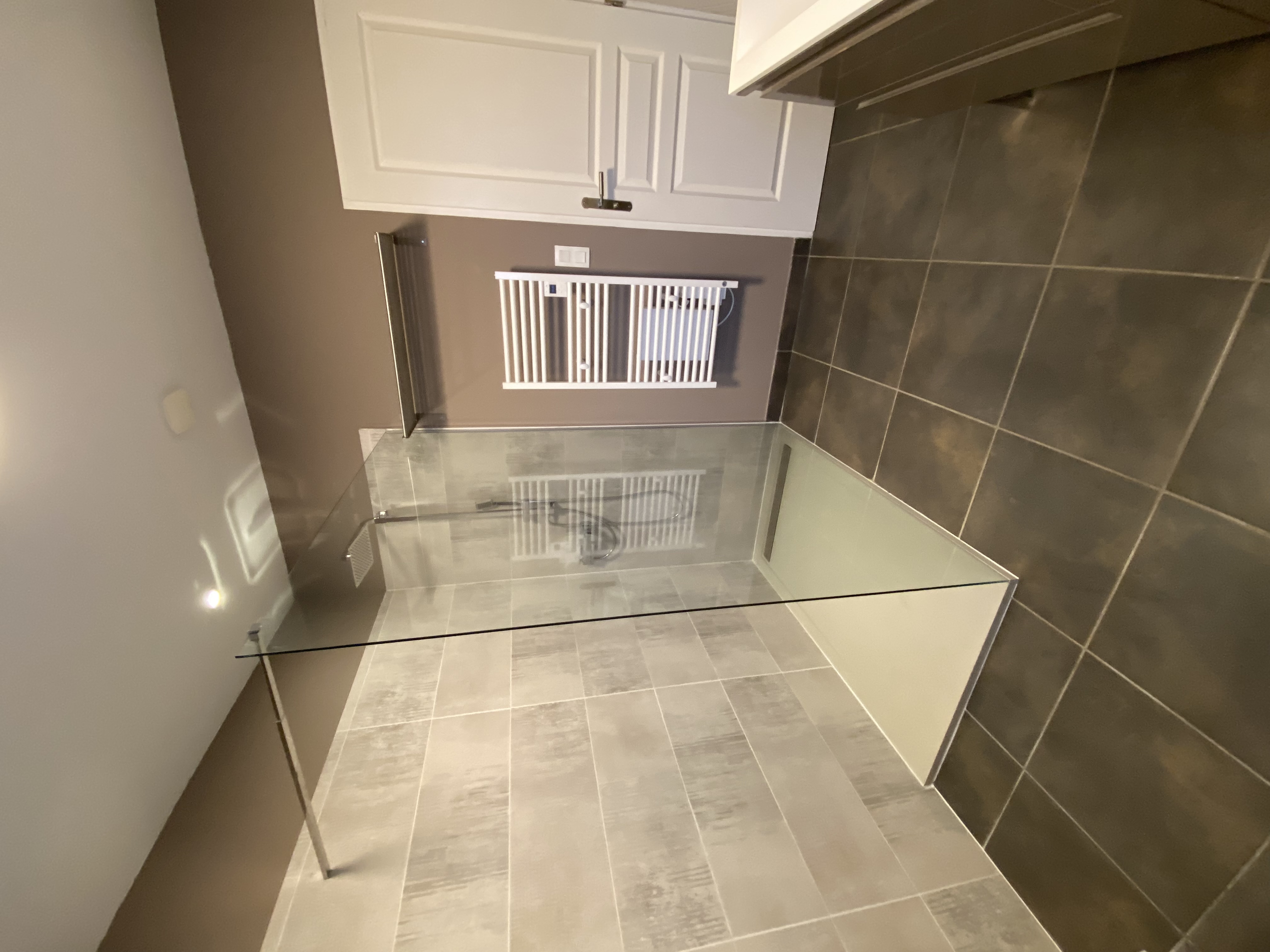 Carrelage grand format biton clair murs sol