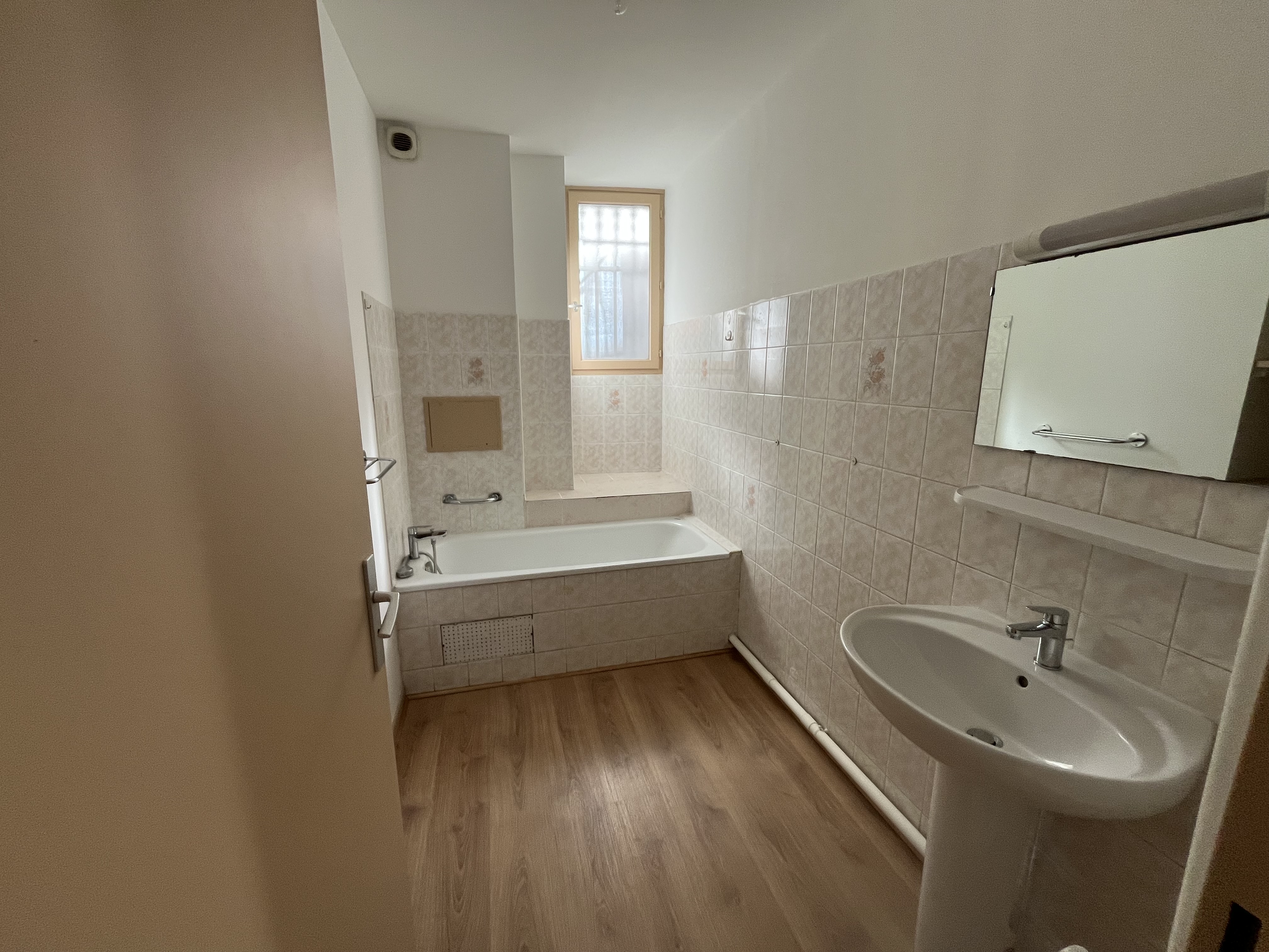 Chambre rénovée résultat final peinture sol