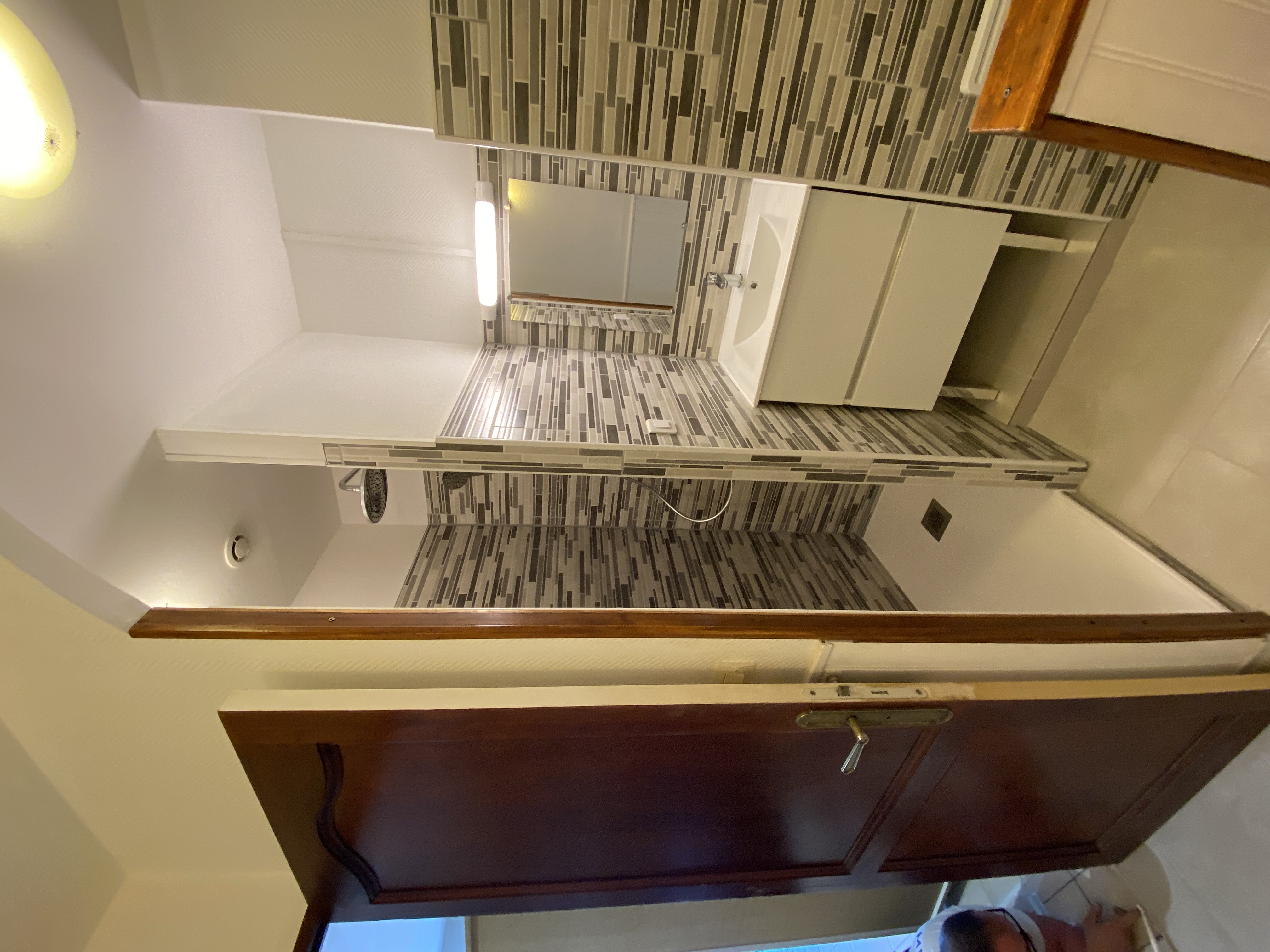 Salle de bain complète mosaïque miroir robinetterie